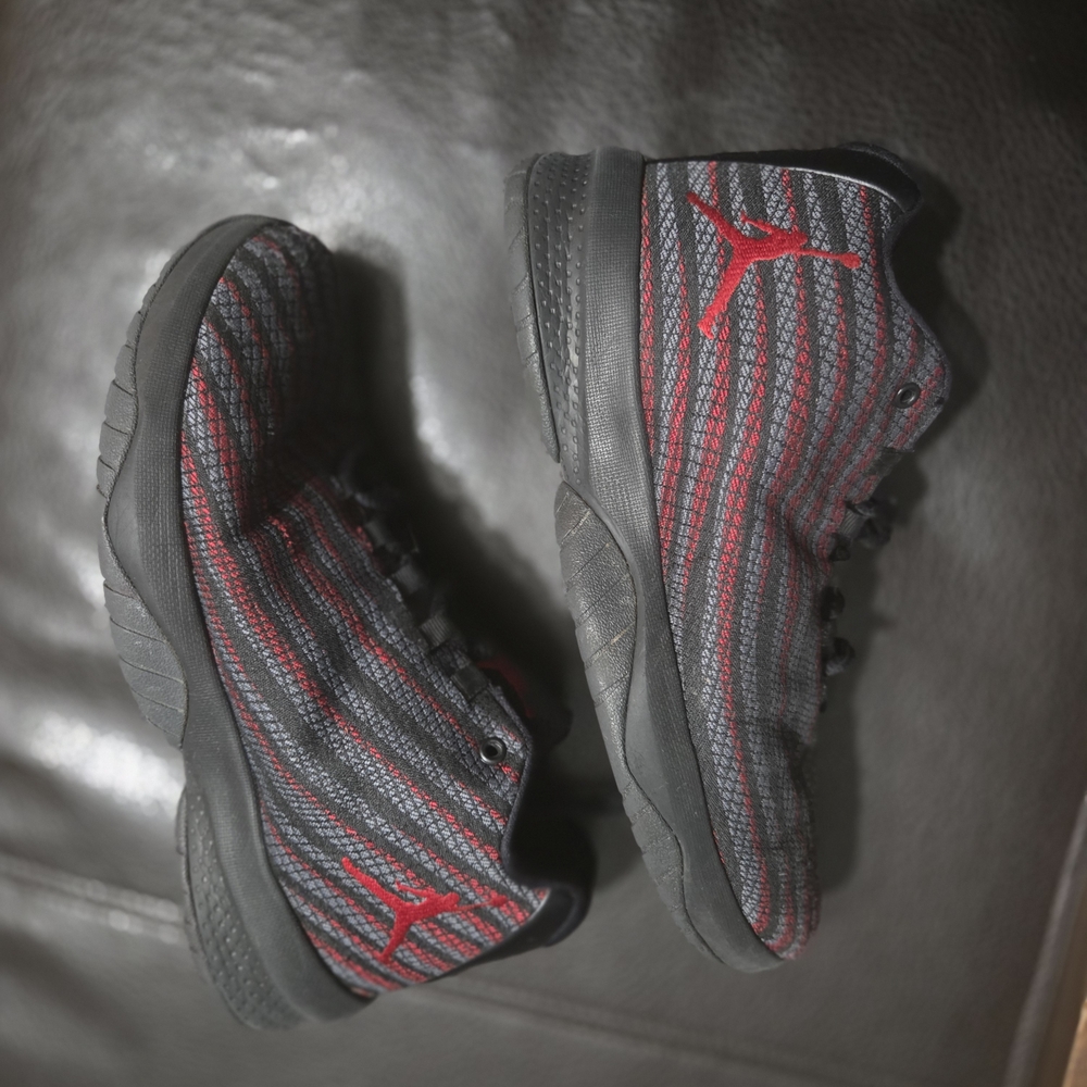 Nike Kids Sneakers - Black and Red Stripes - Picture 4 of 11